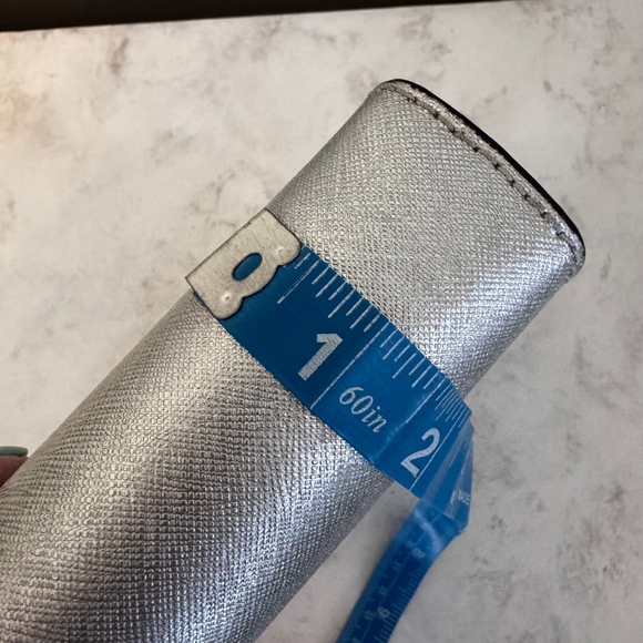 Women's Michael Kors Jet Set Silver Saffiano Leather Crossbody Clutch Purse - Picture 14 of 14